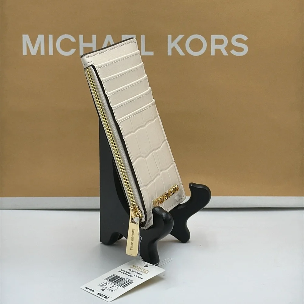 MICHAEL KORS JET SET TRAVEL MEDIUM TZ CARD CASE IN LIGHT CREAM